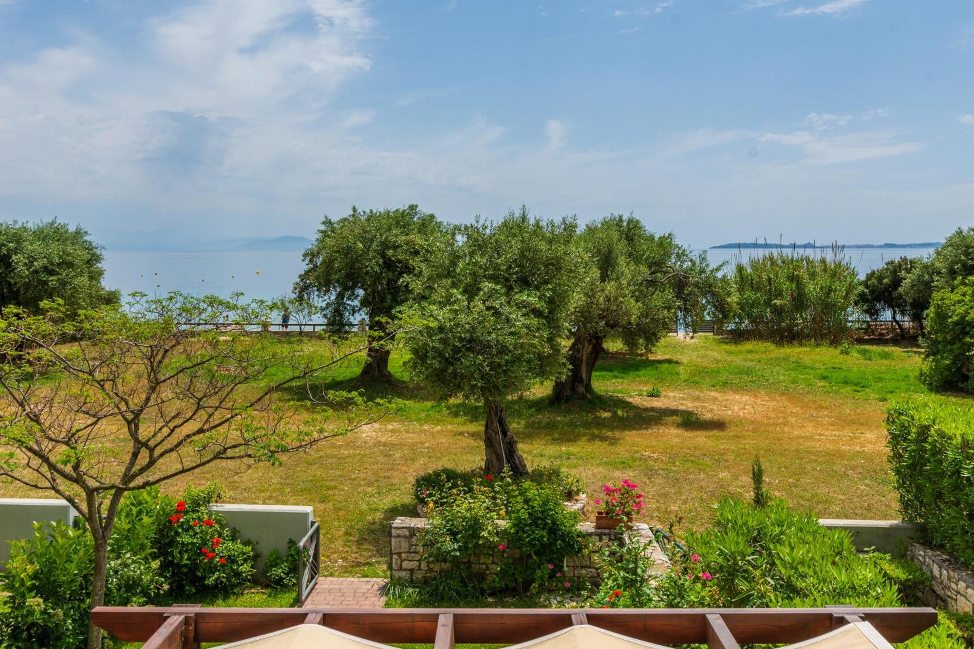 Barbati Seafront Luxury Suites Kültér fotó